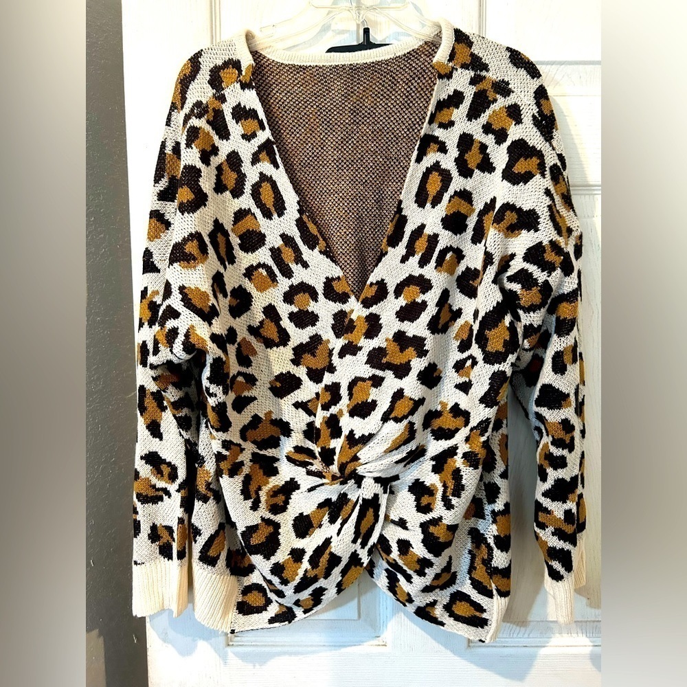 NWOT Full Circle Trends Leopard Long Sleeve Front Twist Sweater